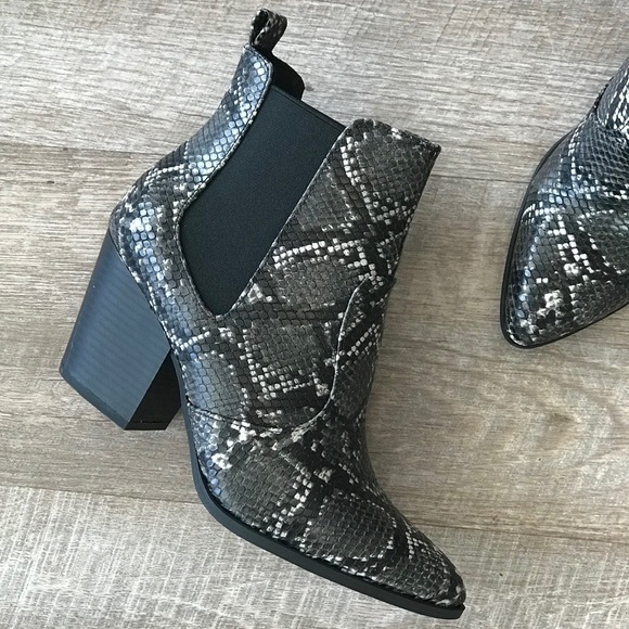 Soda Black & Gray Python Snake Ankle Boot Bootie - Picture 5 of 7